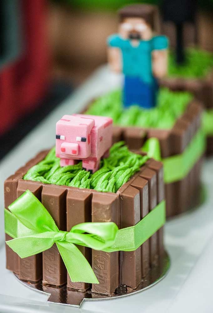 Use as próprias guloseimas para fazer os personagens do minecraft. Você pode usá-lo na decoração dos doces.