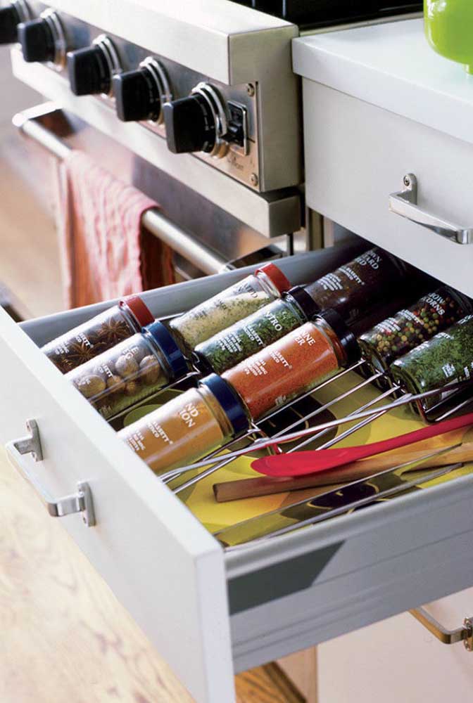 Cozinha planejada apartamento pequeno: veja fotos, dicas e como decorar passo a passo