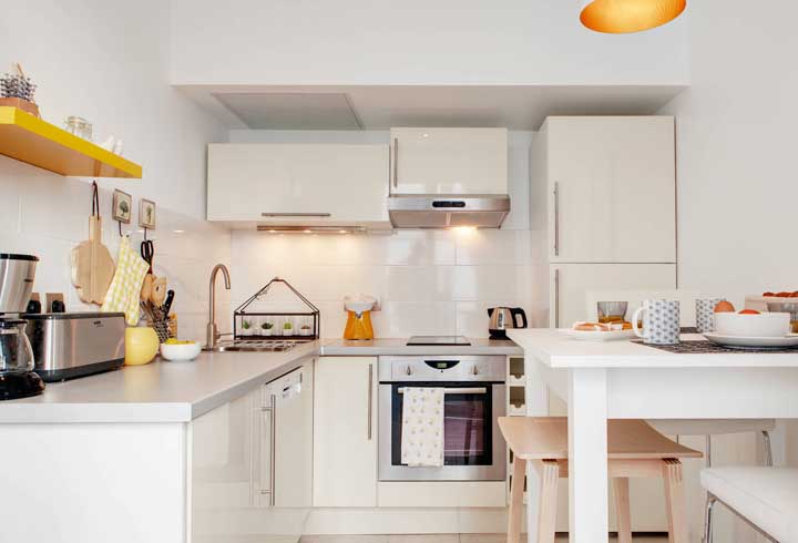 Cozinha planejada apartamento pequeno: veja fotos, dicas e como decorar passo a passo