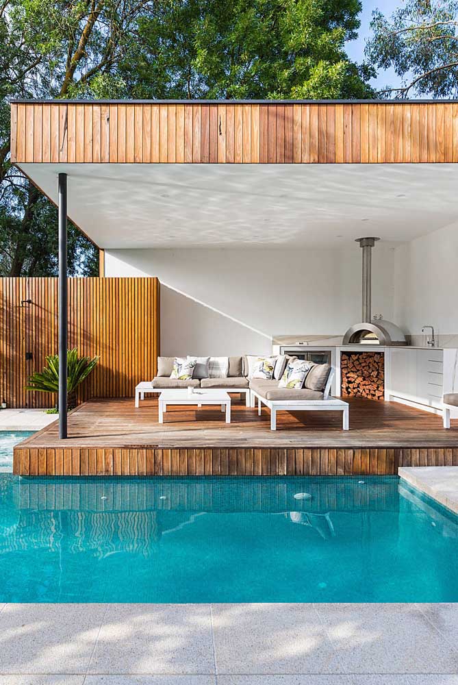 Área de lazer com piscina: dicas para fazer a sua e fotos incríveis de decoração