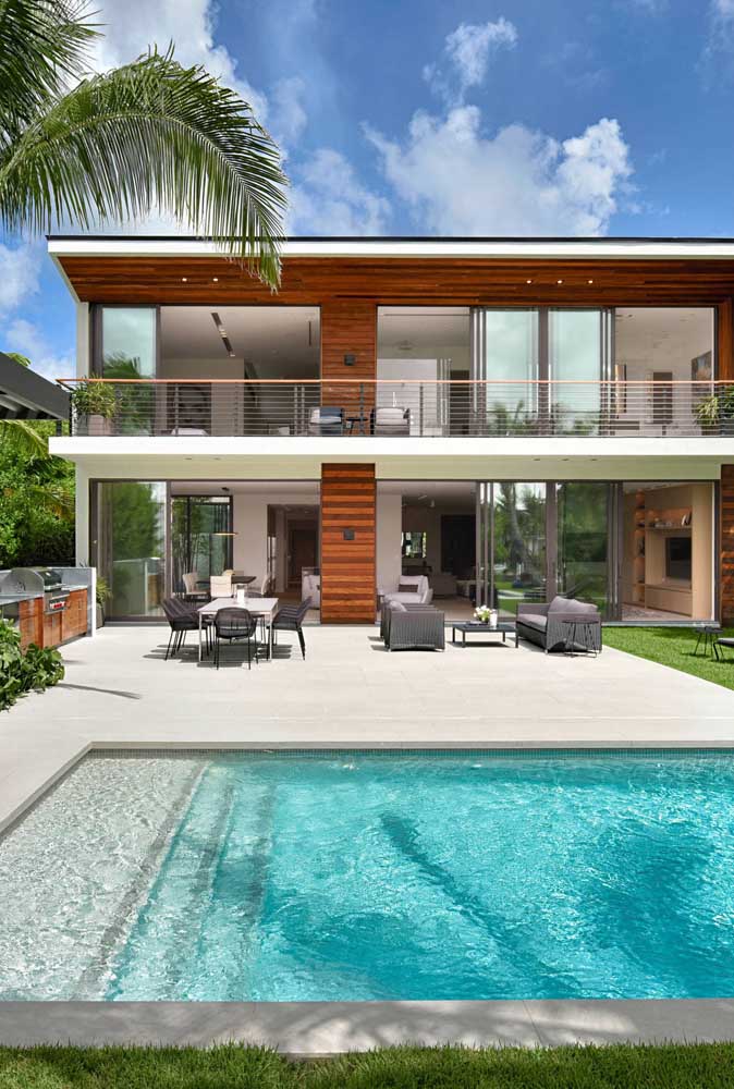 Área de lazer com piscina: dicas para fazer a sua e fotos incríveis de decoração