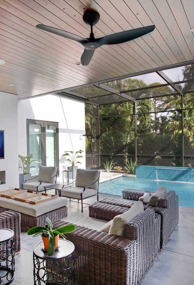 Área de lazer com piscina: dicas para fazer a sua e fotos incríveis de decoração