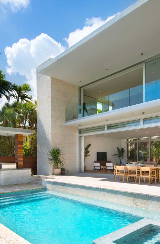 Área de lazer com piscina: dicas para fazer a sua e fotos incríveis de decoração