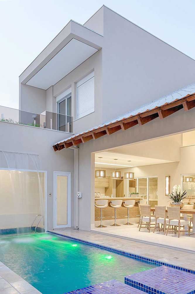 Área de lazer com piscina: dicas para fazer a sua e fotos incríveis de decoração