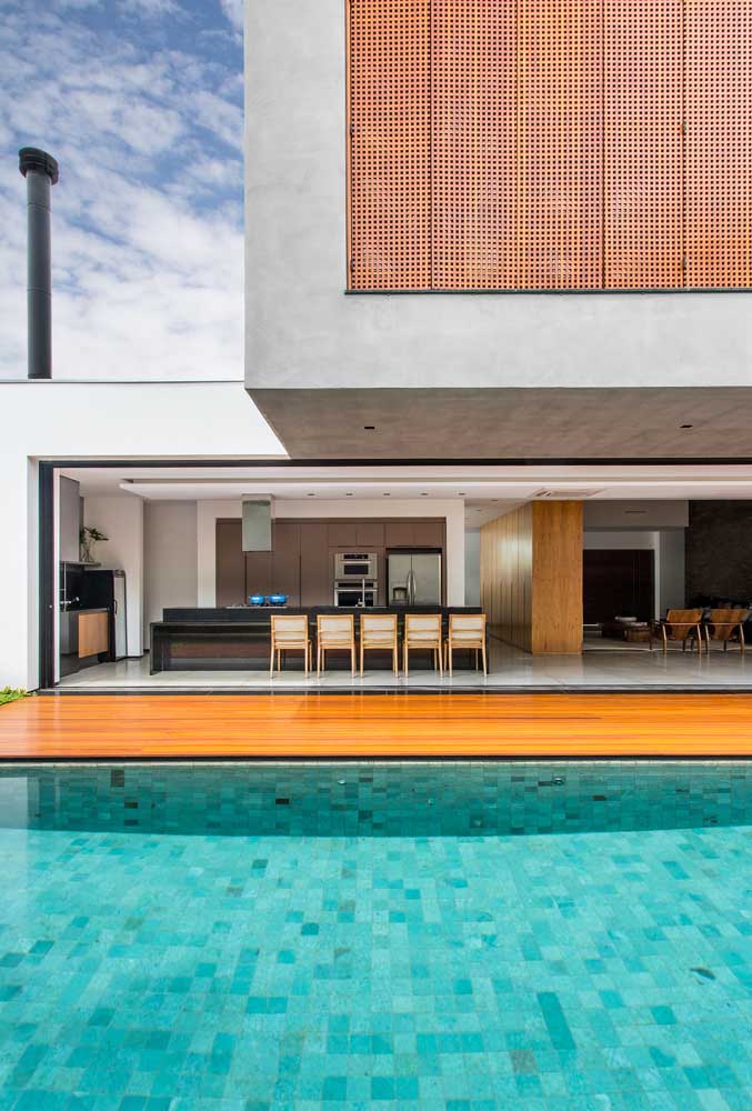 Área de lazer com piscina: dicas para fazer a sua e fotos incríveis de decoração