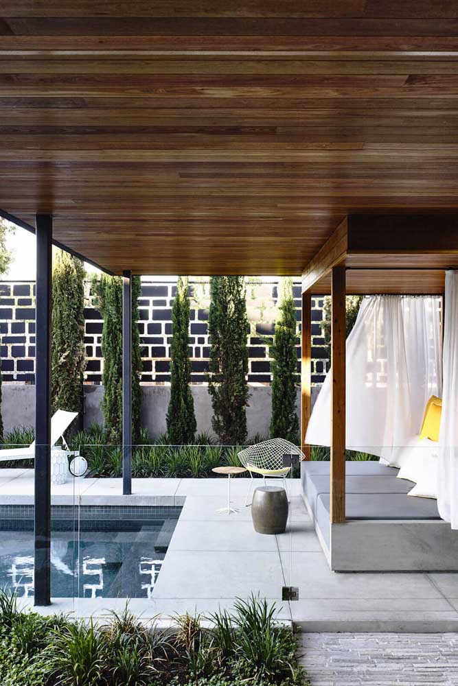 Área de lazer com piscina: dicas para fazer a sua e fotos incríveis de decoração