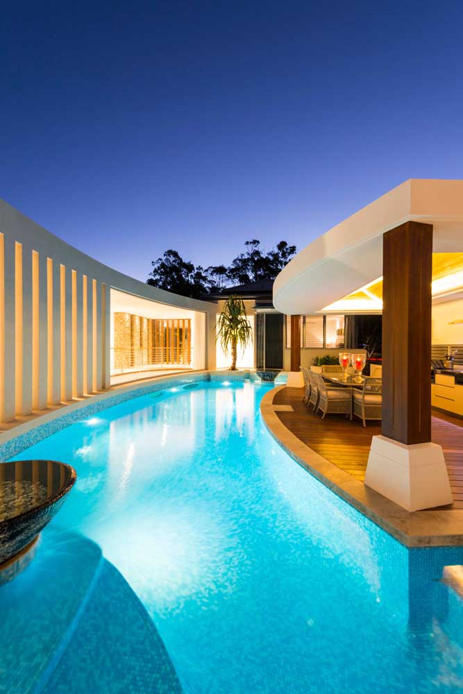 Área de lazer com piscina: dicas para fazer a sua e fotos incríveis de decoração