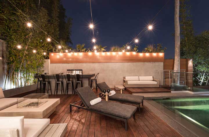 Área de lazer com piscina: dicas para fazer a sua e fotos incríveis de decoração