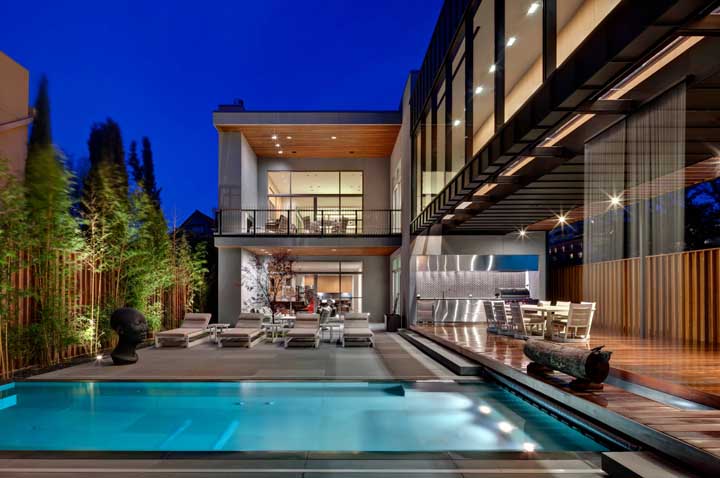 Área de lazer com piscina: dicas para fazer a sua e fotos incríveis de decoração