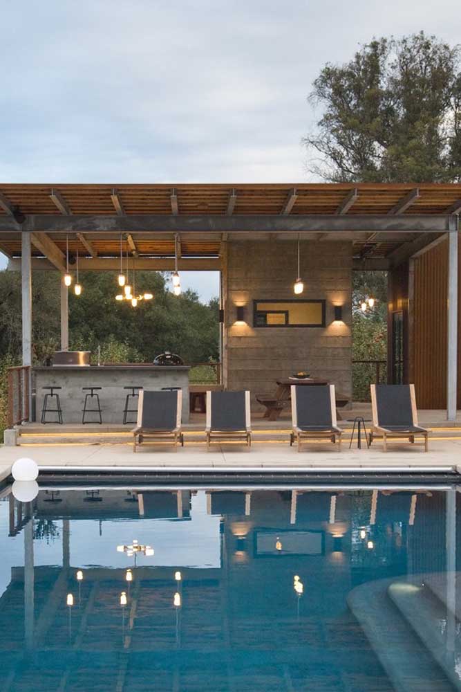 Área de lazer com piscina: dicas para fazer a sua e fotos incríveis de decoração