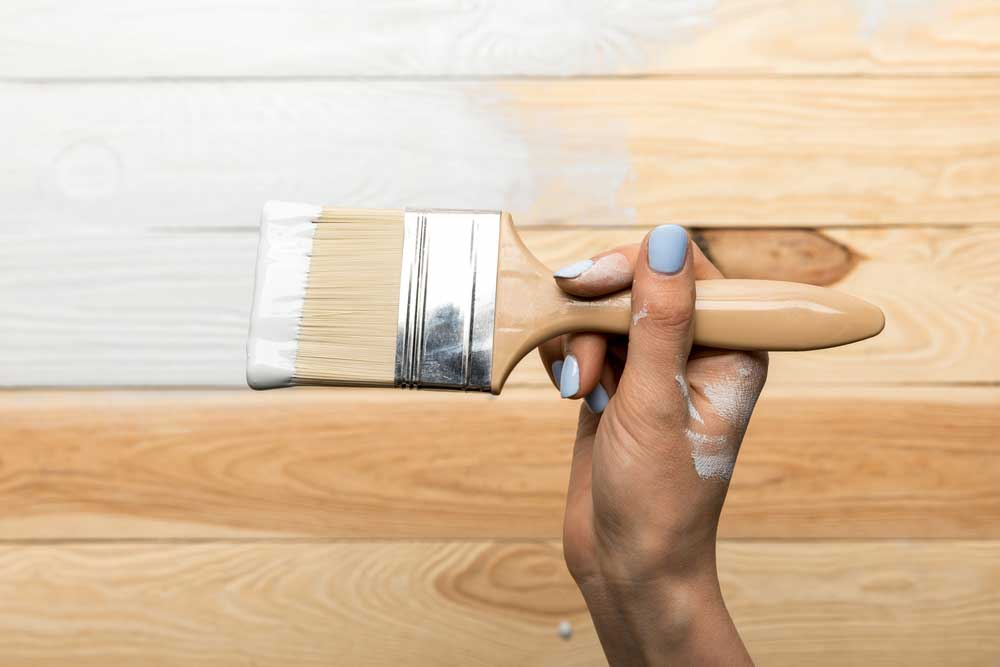 Como pintar móveis de madeira