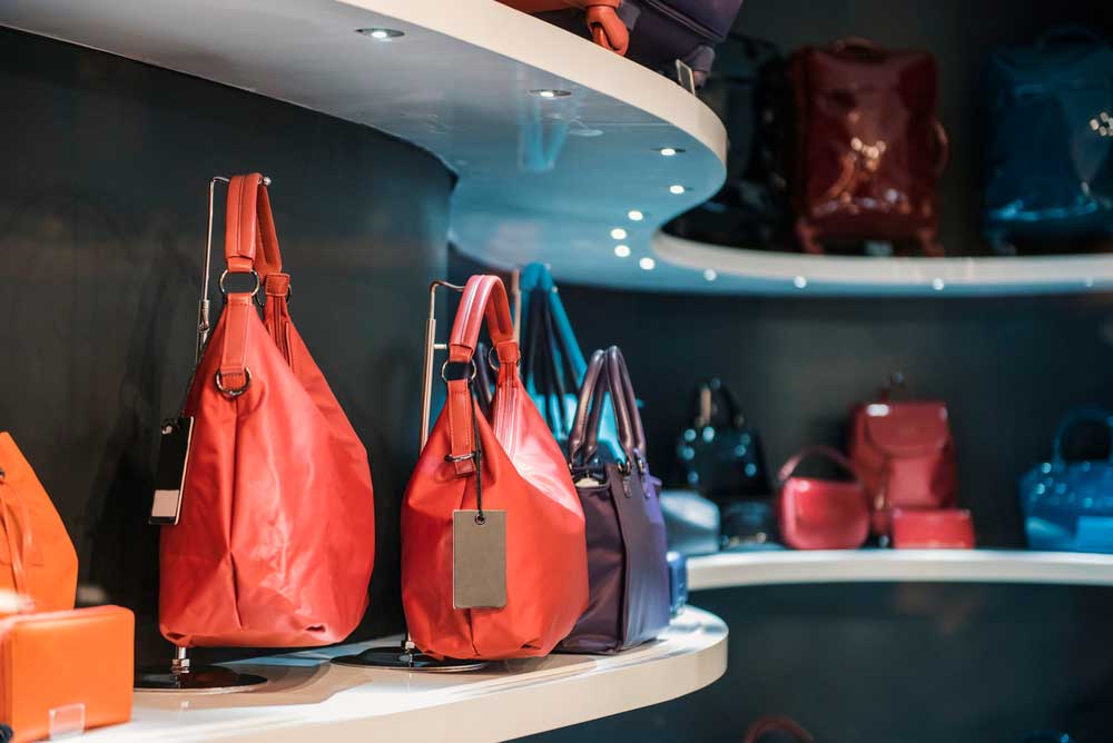 Como organizar bolsas: dicas para aproveitar espaço e conservar suas bolsas