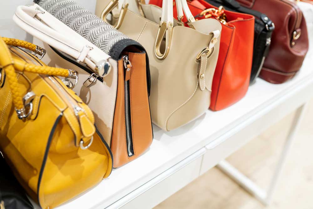 Como organizar bolsas: dicas para aproveitar espaço e conservar suas bolsas