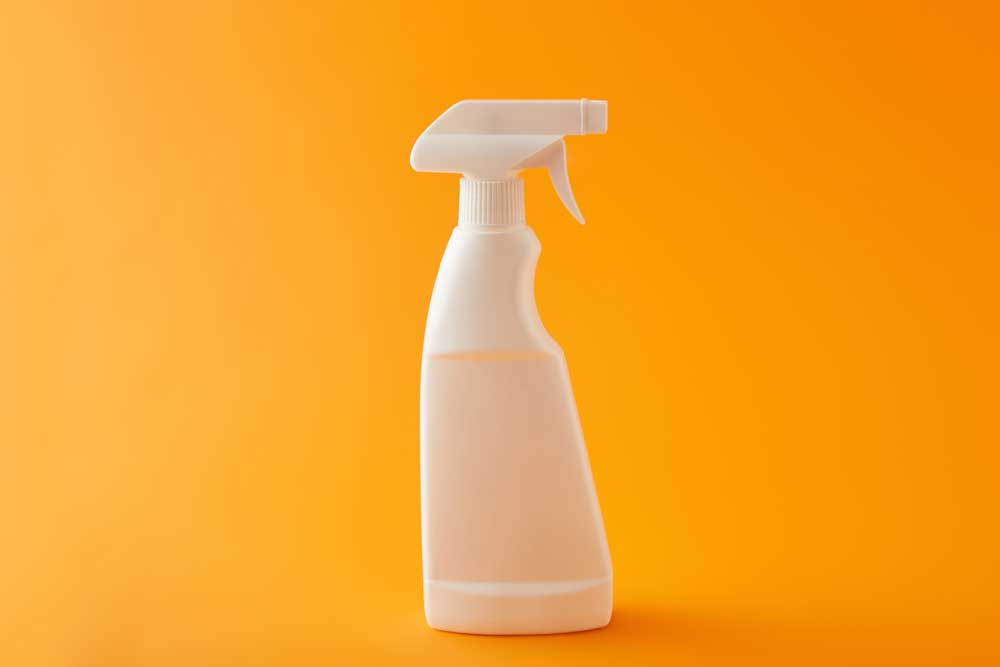 Como tirar mancha de desodorante: veja o passo a passo e produtos para usar