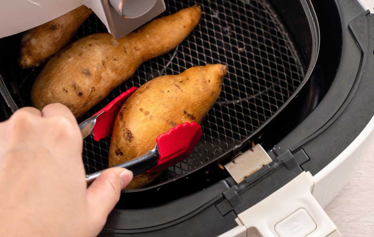 Como limpar airfryer: veja o passo a passo para limpar por dentro e por fora