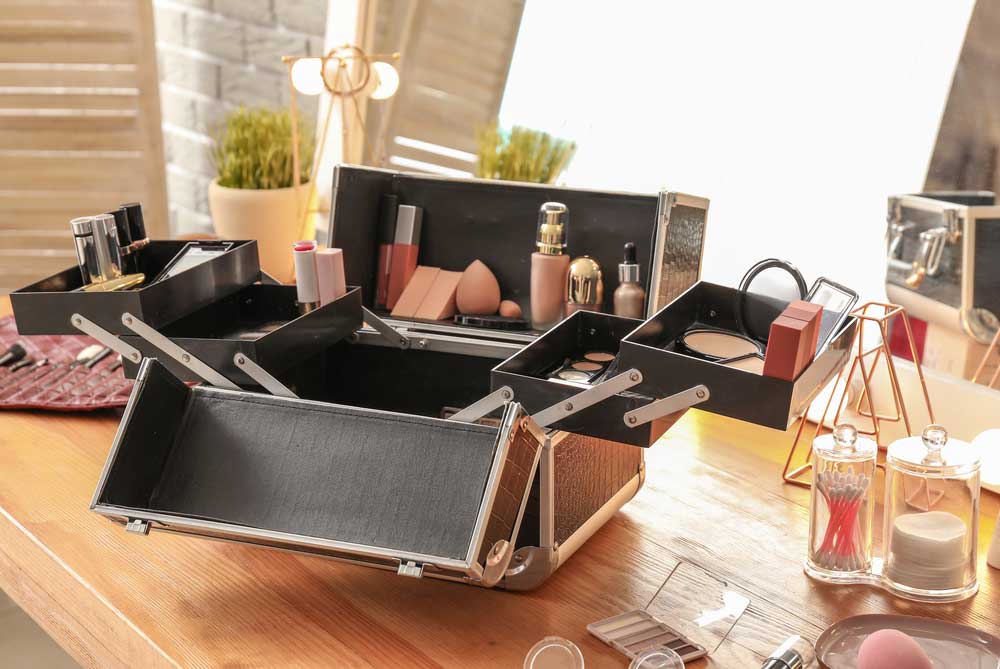 Como organizar maquiagem: veja o passo a passo e dicas de organização