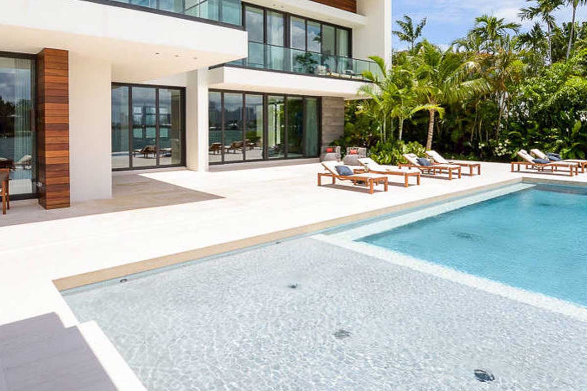 Piso para piscina Capa