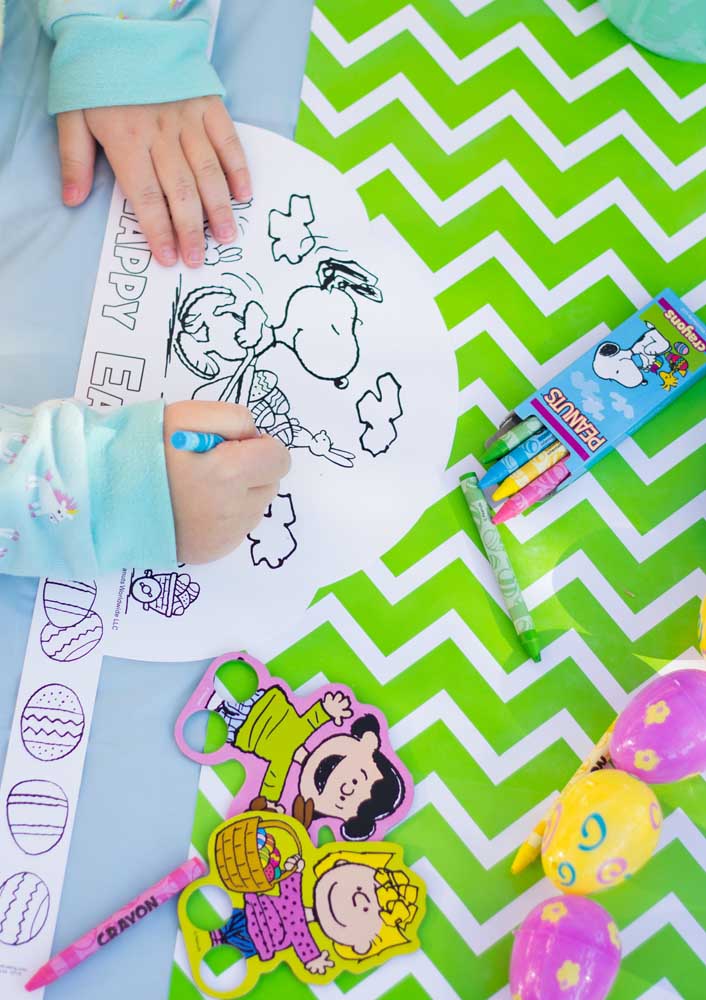 Desenhar e colorir a turma do Snoopy: uma ótima brincadeira para rolar durante a festa