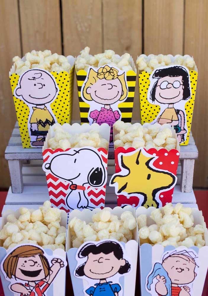 As pipocas ficam mais saborosas na embalagem personalizada com a turma do Snoopy