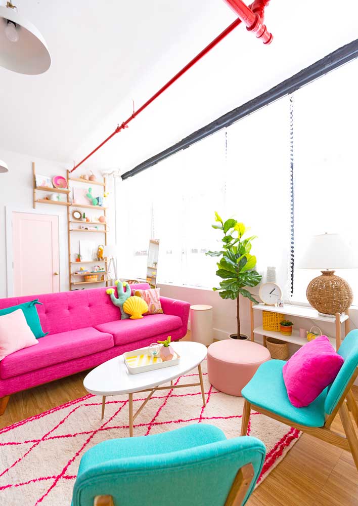 Sofá rosa: ideias para usar o item na decoração e fotos incríveis