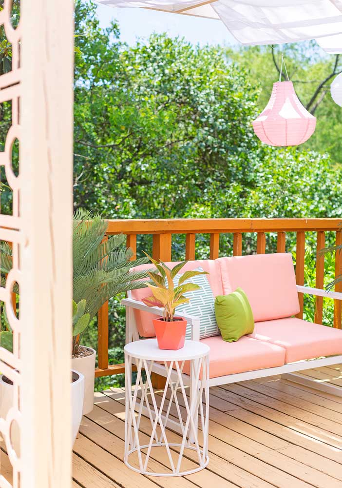 Sofá rosa: ideias para usar o item na decoração e fotos incríveis