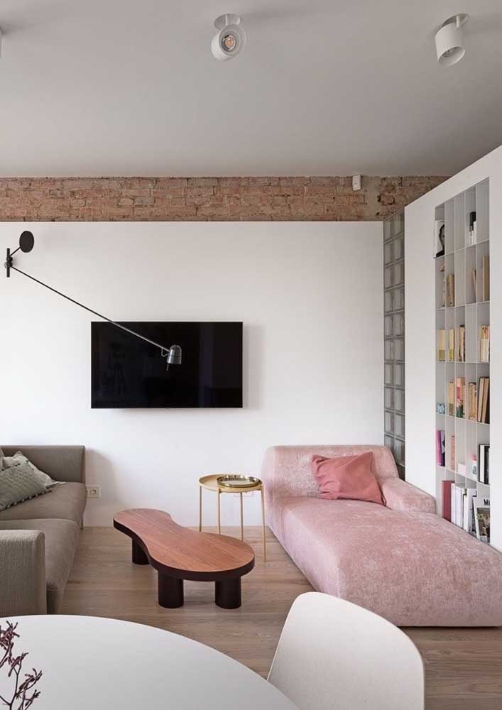 Sofá rosa: ideias para usar o item na decoração e fotos incríveis