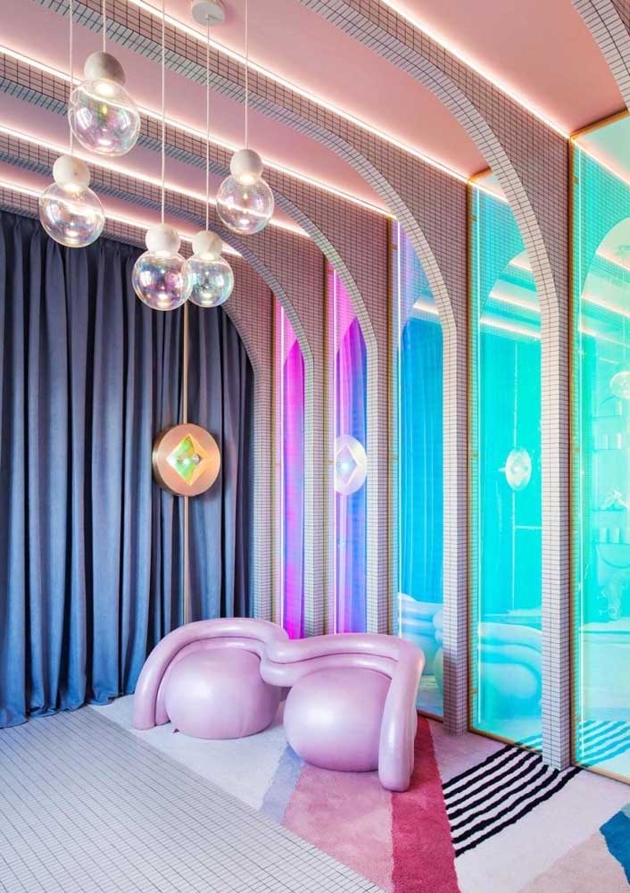 Sofá rosa: ideias para usar o item na decoração e fotos incríveis