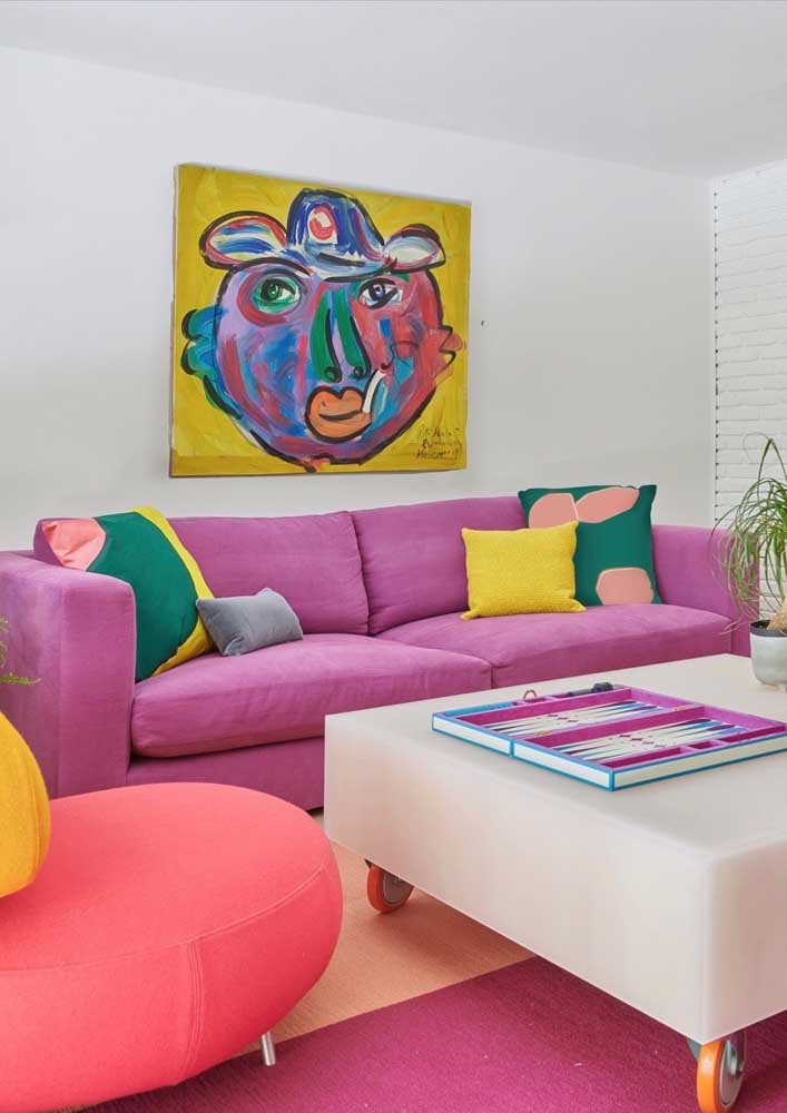 Sofá rosa: ideias para usar o item na decoração e fotos incríveis