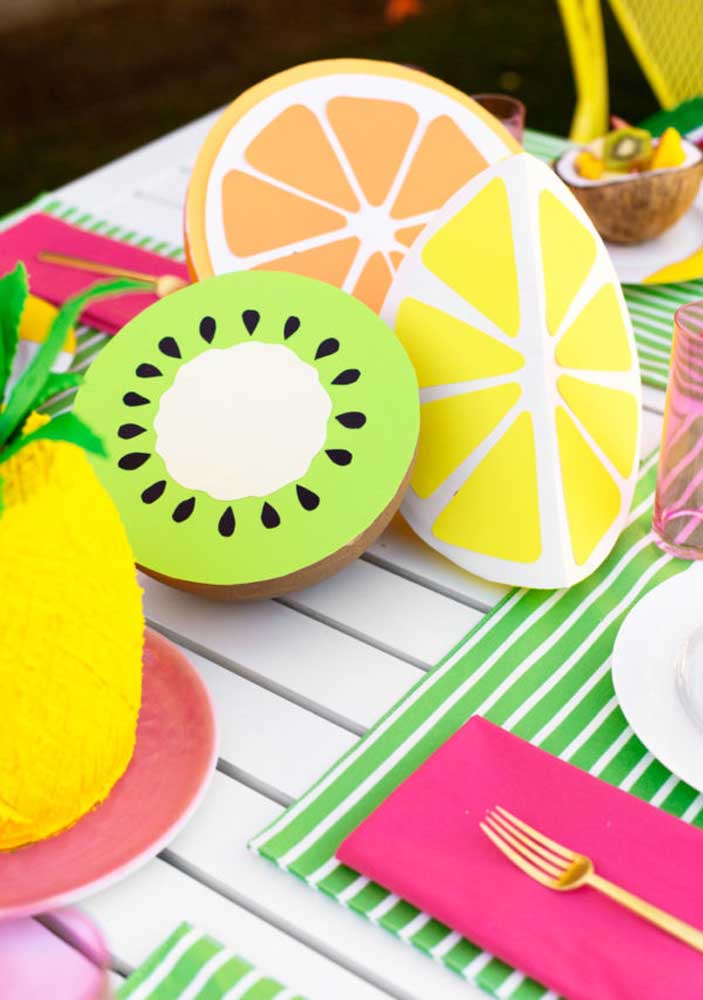 Enfeites de mesa: como acertar na escolha do item e fotos incríveis de decoração