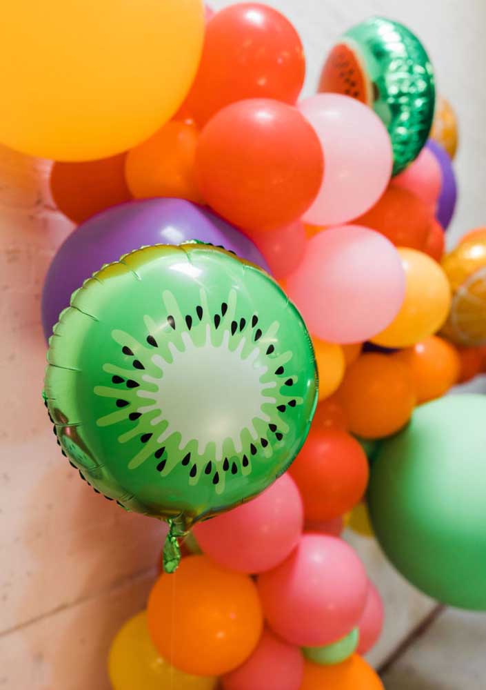 Balões em formato de fruta são indispensáveis 