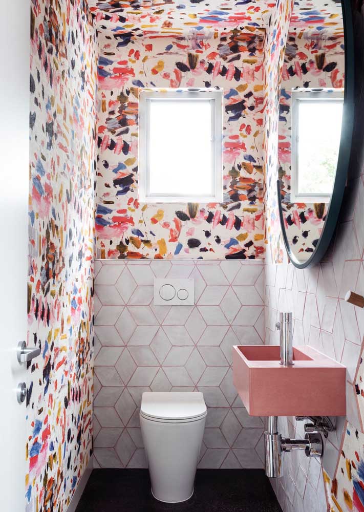Papel de parede para lavabo floral, mas sem cair no óbvio