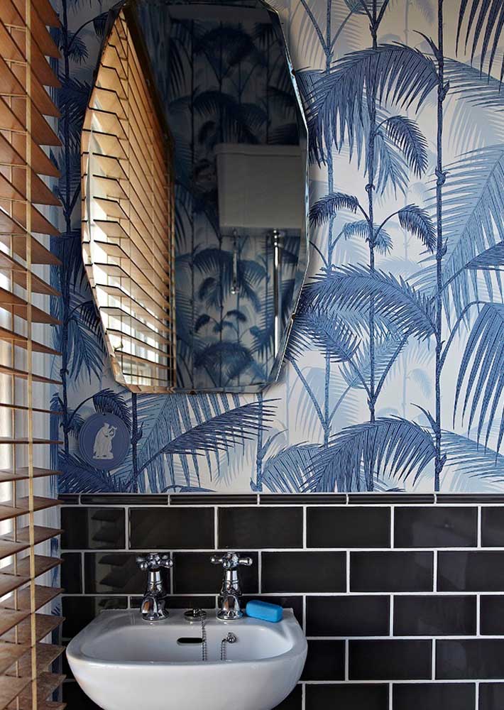 Papel de parede para lavabo moderno com estampa tropical