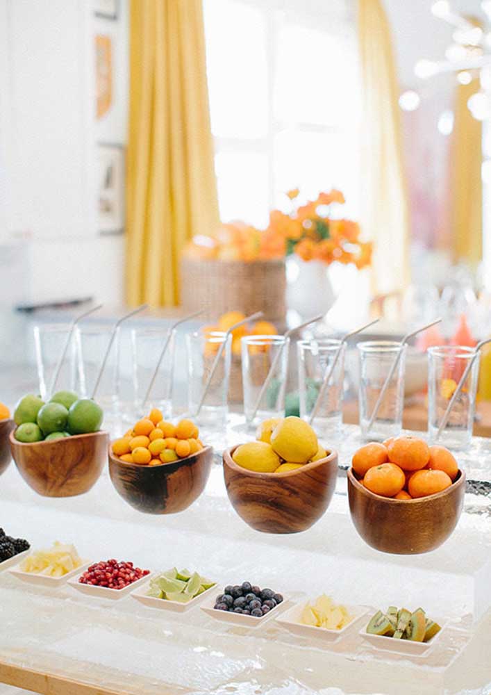 Uma linda inspiração de mesa de café da manhã com frutas