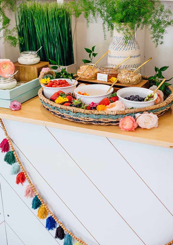 Mesa de café da manhã com frutas: refrescante e tropical 