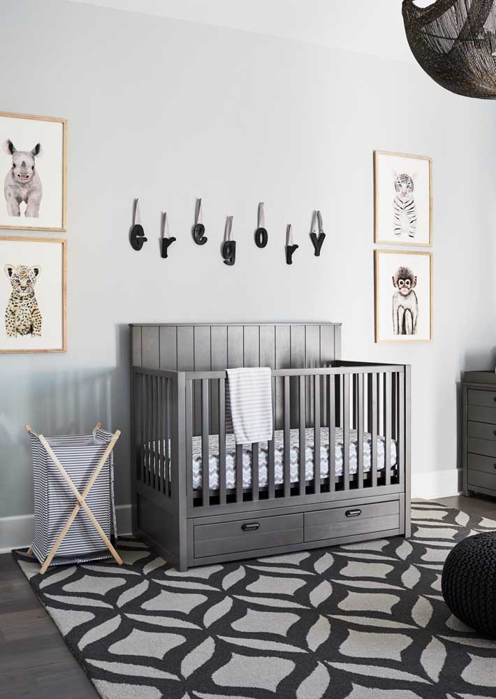 Berço cinza para um quarto de bebe moderno