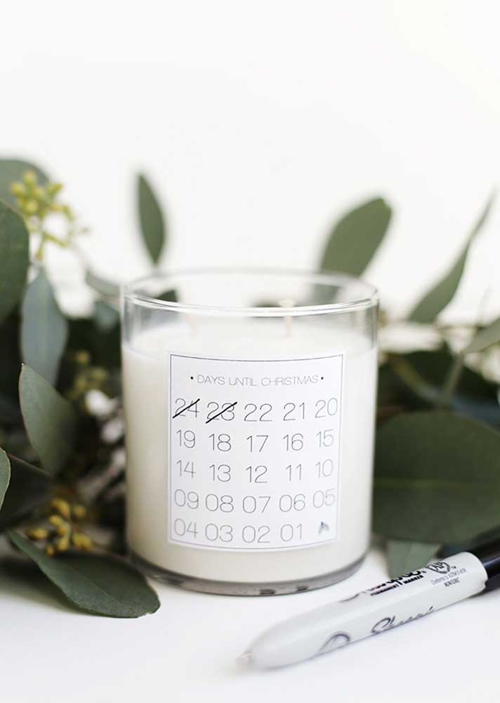 Que tal uma vela com calendário como opção de lembrancinha de natal personalizada?
