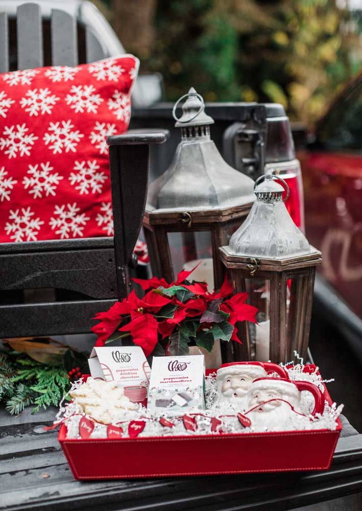 Quem não iria amar receber uma cesta de natal com kit para chocolate quente?