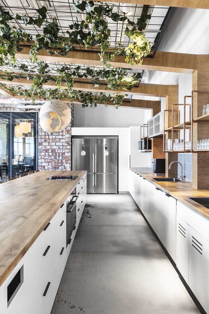 Cozinha grande: 51 dicas, fotos e projetos para você se inspirar