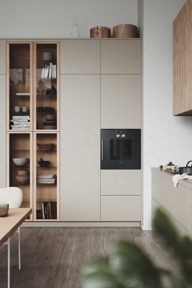 Armário de cozinha grande com espaço para embutir os eletrodomésticos 