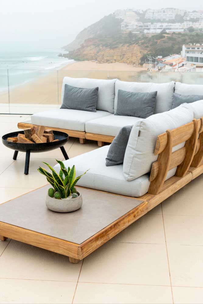 O sofá sem braço também é uma ótima pedida para ambientes externos, como sacadas e varandas
