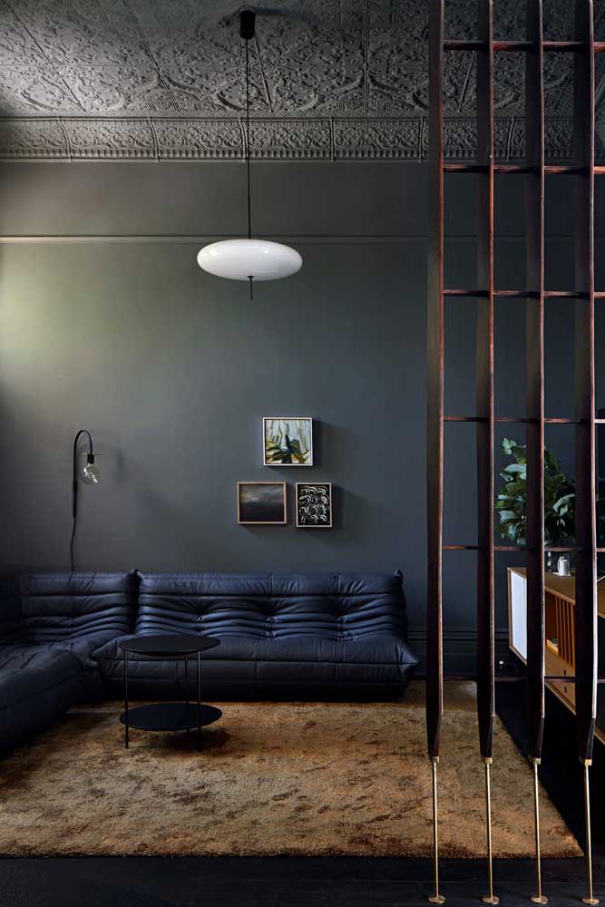 Sofá de canto sem braço em estilo futon para trazer modernidade e conforto à decoração