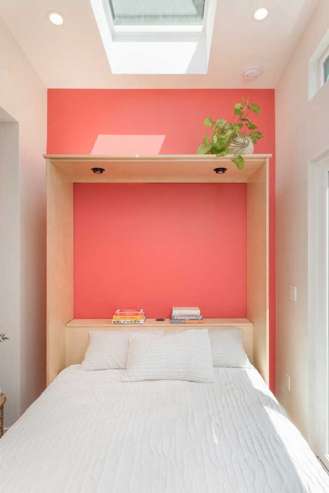 Traga calor e conforto extra ao quarto com a parede cor coral