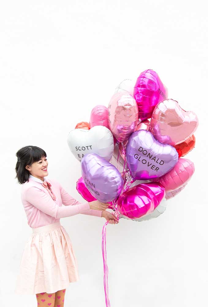 Presente dia dos namorados criativo: um buque de balões personalizados e coloridos