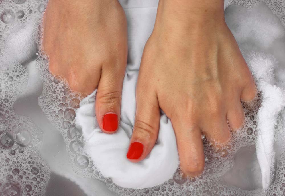 Como desencardir roupa branca: veja as melhores dicas que separamos aqui