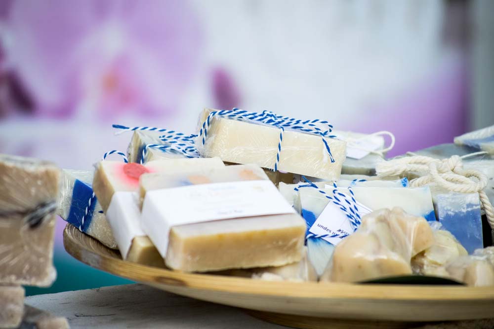 Como tirar mancha de sorvete da roupa: veja passo a passo e produtos indicados