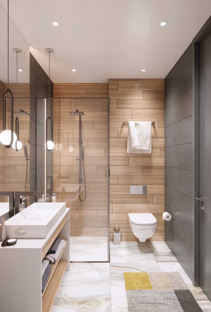 Banheiro amadeirado com branco: clean e elegante 