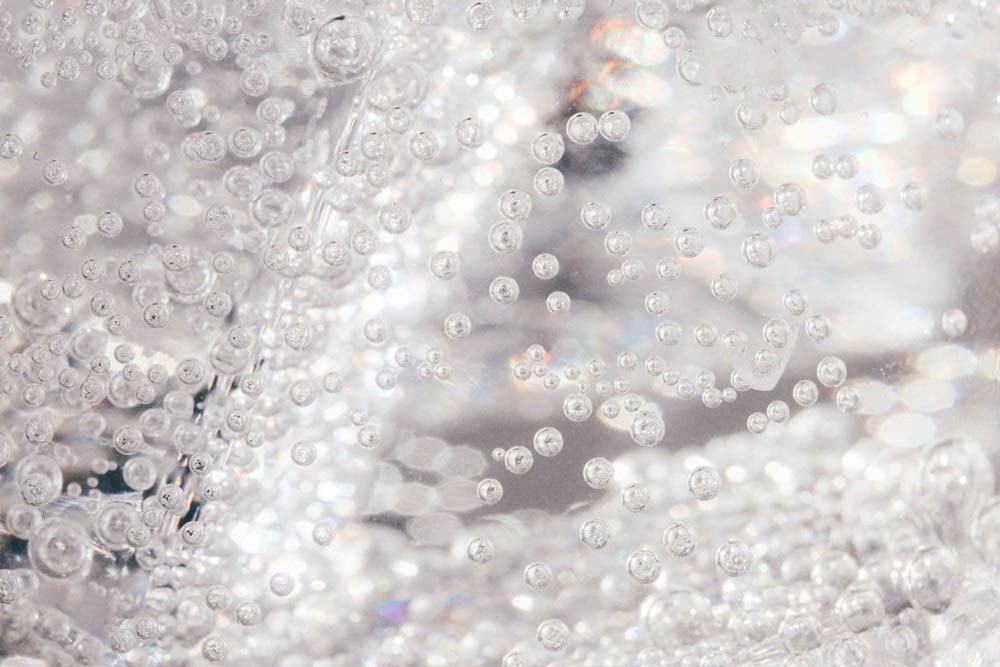 Como tirar mancha de vinho da roupa: descubra em 10 dicas super fáceis