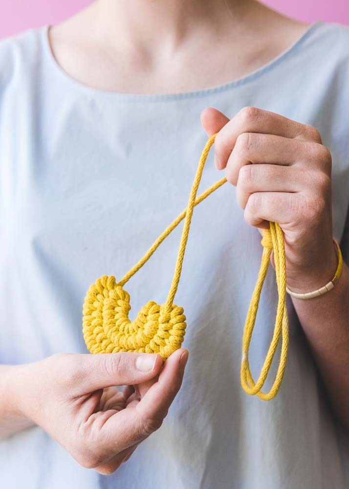 Aprenda crochê e crie lindas peças DIY para usar por aí