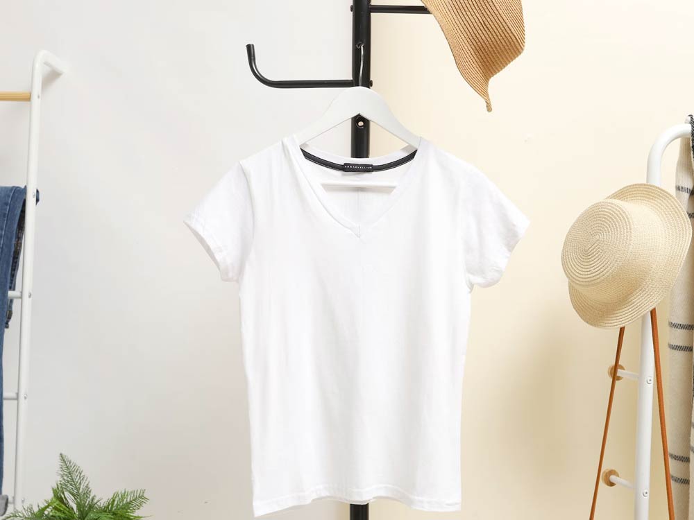 Como tirar mancha de roupa branca: veja passo a passo e dicas