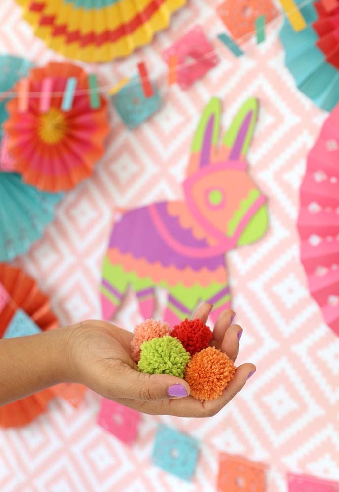 Pompom de lã: como fazer passo a passo e 50 ideias criativas